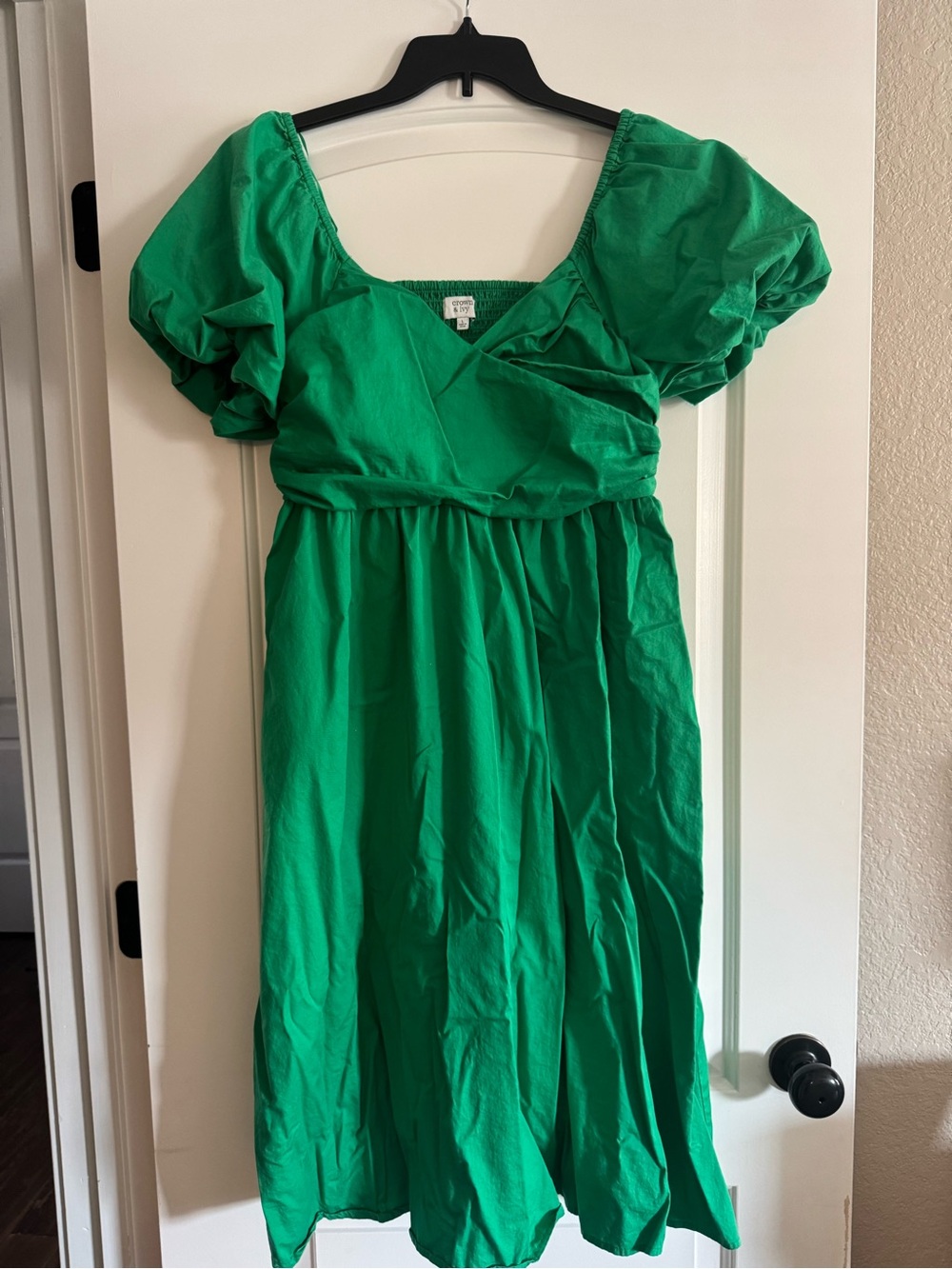 crown & ivy Emerald Green Puff-Sleeve Midi Dress